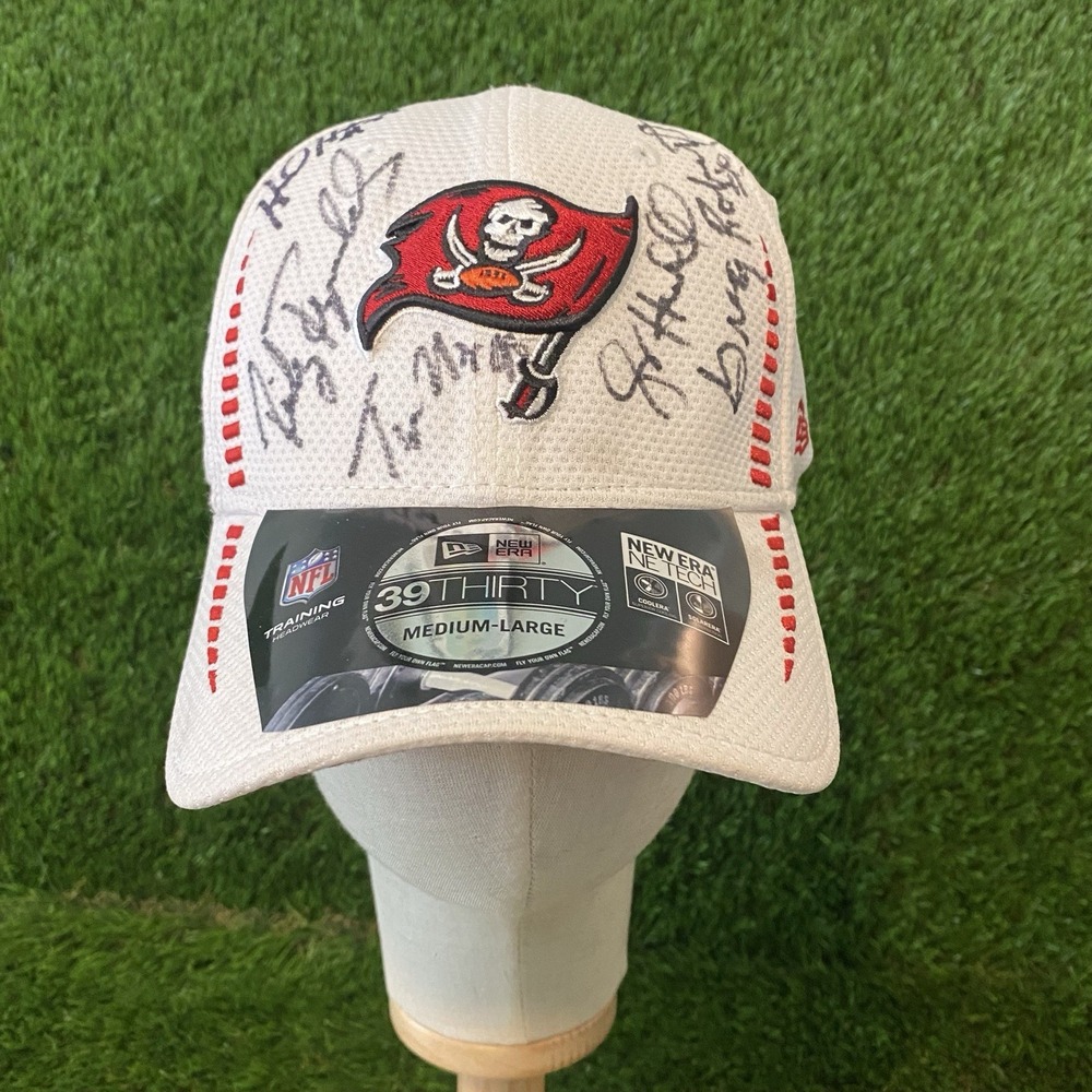 Tampa Buccaneers Hat Signed Multi Player New‎ Era 39thirty White M/L Embroidered